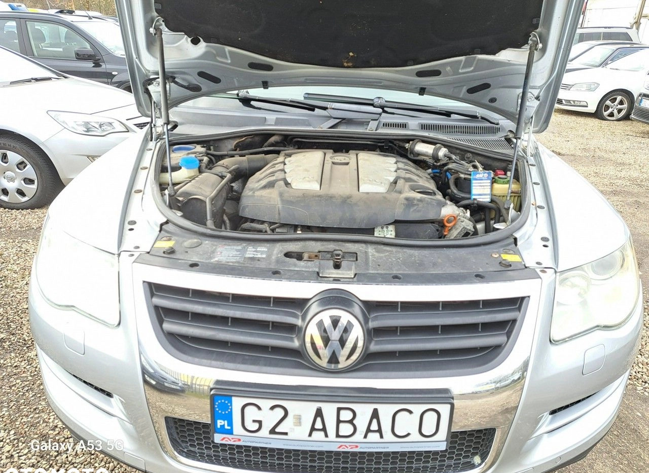 Volkswagen Touareg cena 34990 przebieg: 282700, rok produkcji 2009 z Pruchnik małe 277